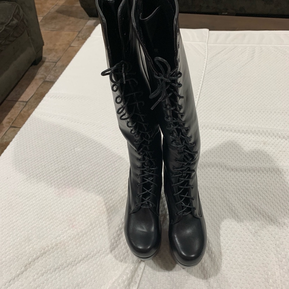 Lamo Black Lace-Up Women's Boots